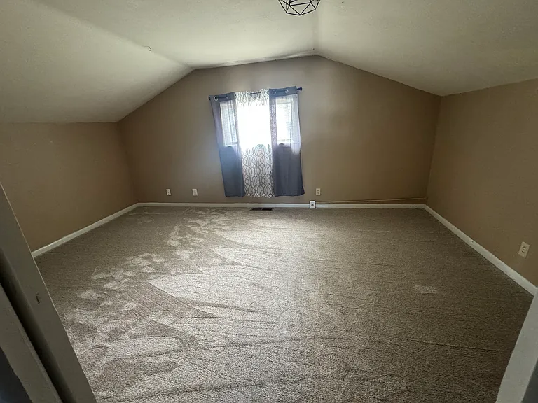 621 S Bleckley Dr — Photo 8