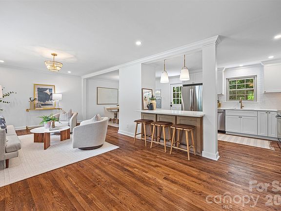 5th image of 3130 Spring Valley Rd