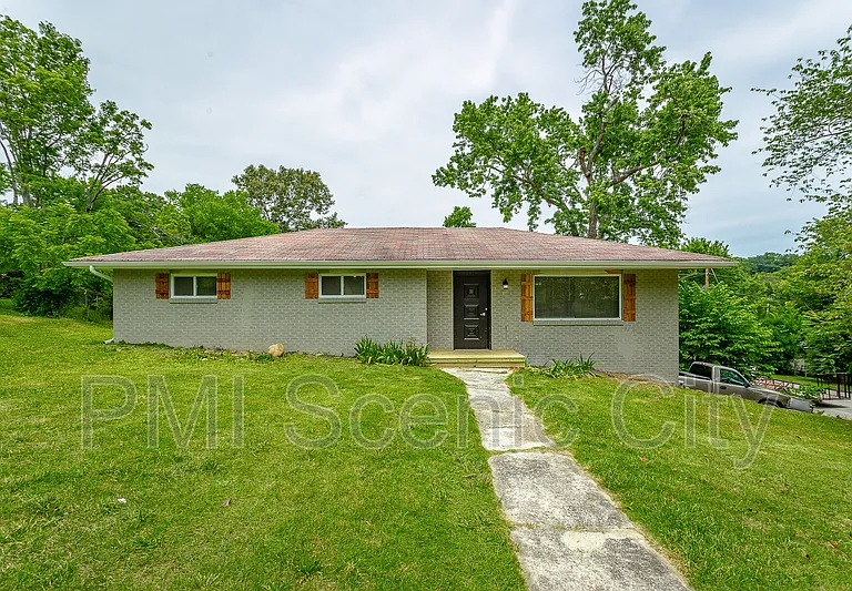 1375 Orbit Dr — Photo 2