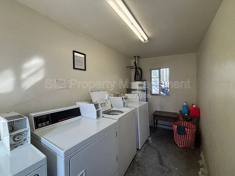 629 W Glenoaks Blvd #A — Photo 20