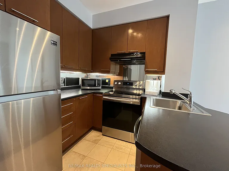 1121 Bay St #703 — Photo 7