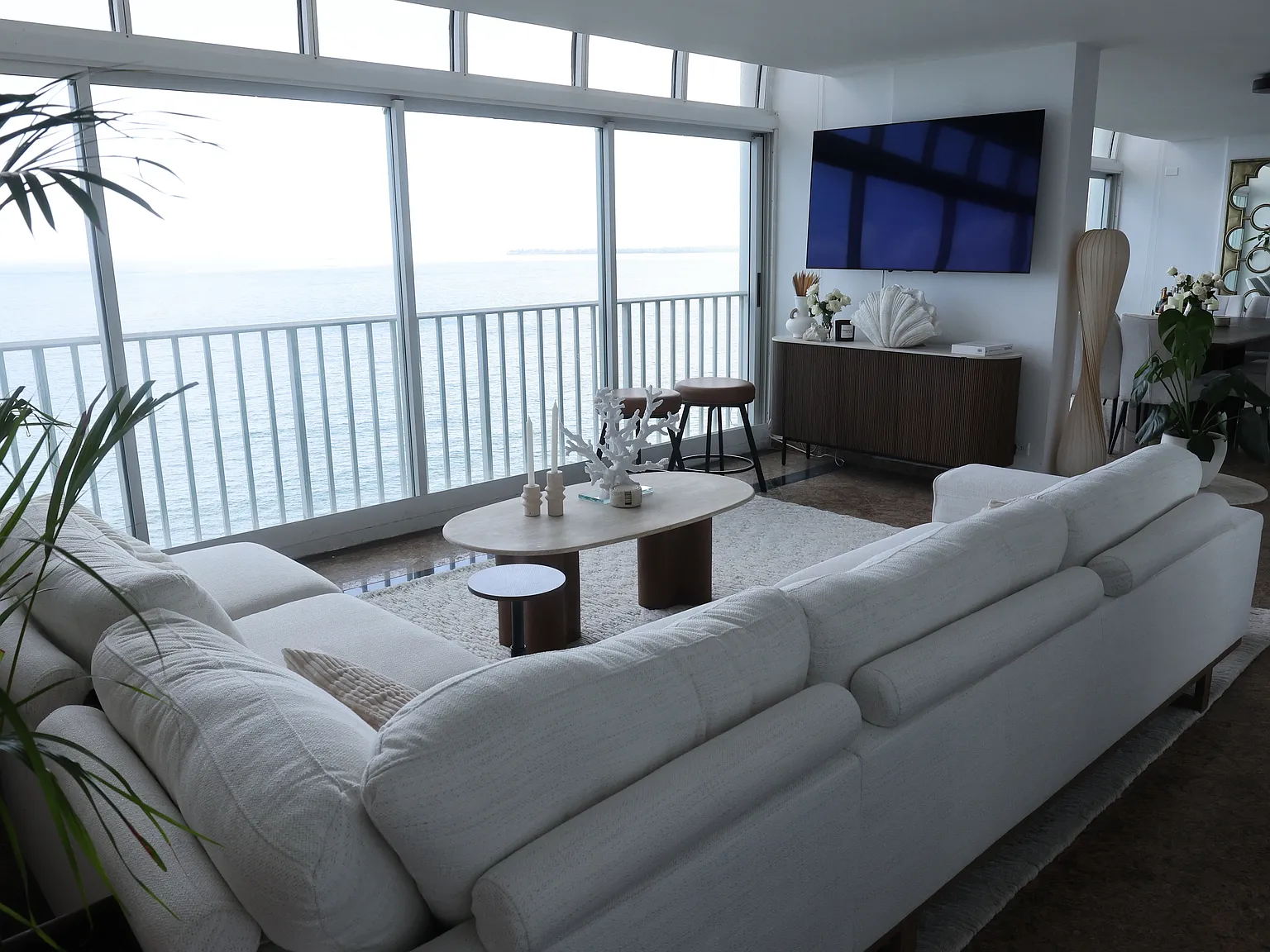 3 bed, 3000 sqft, $9,350 — Photo 3