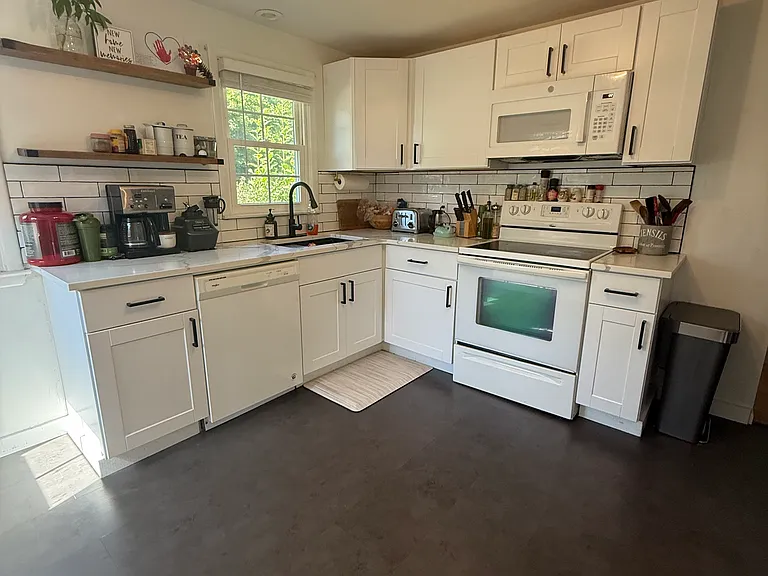 201 Siegfried Dr — Photo 1