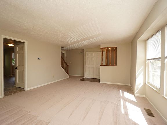 5th image of 1087 Stratford Ct