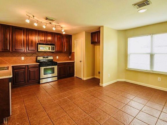 4th image of 4015 Fairhope Oak St