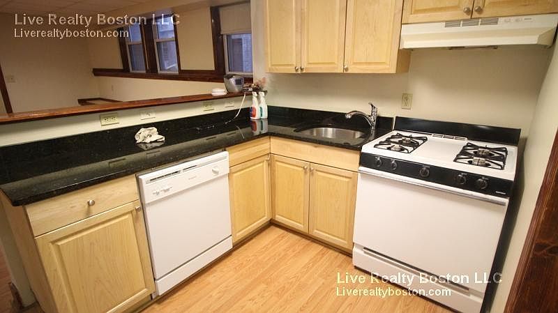 2nd image of 1217 Commonwealth Ave