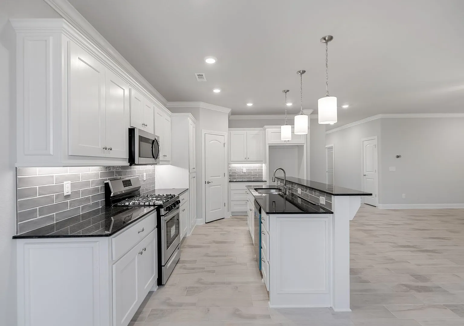 Move-In Ready Blossom Hills Gem: 4-BR Home with Premium Finishes — Photo 3