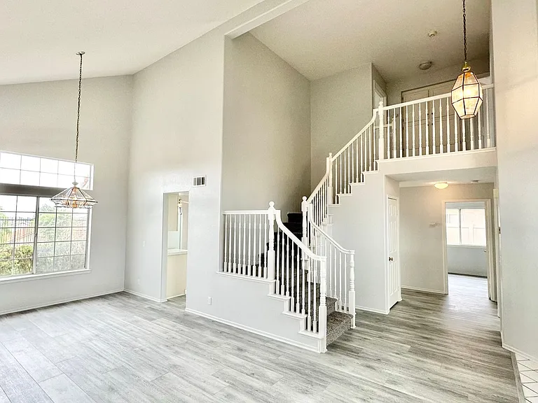 1043 Carryll Park Ct — Photo 6