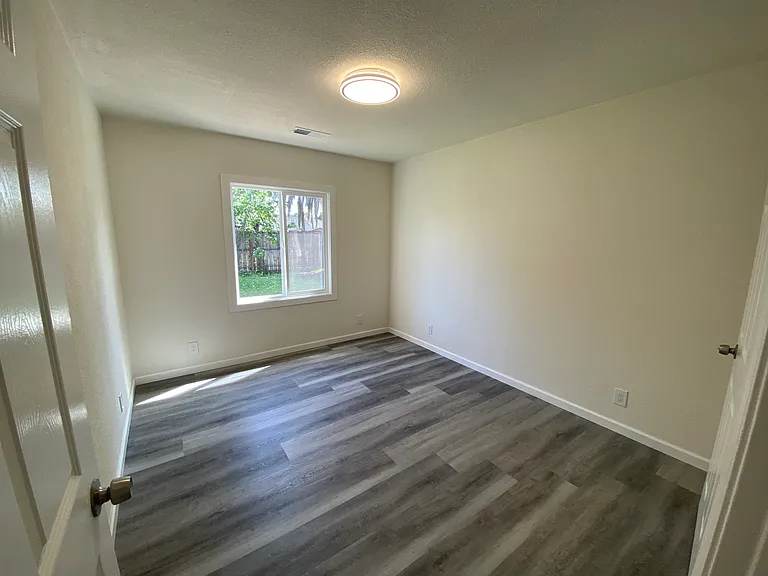 1124 Camellia Dr — Photo 10
