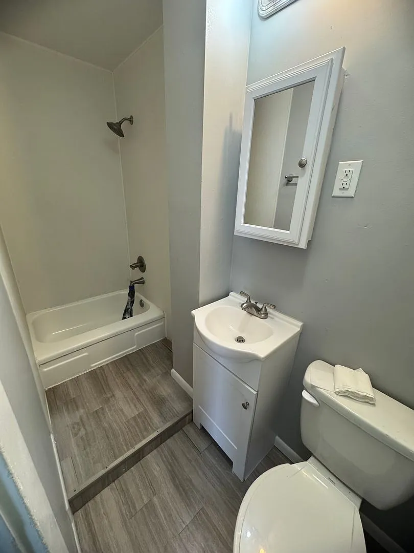 HM 524 Lincoln CT — Photo 2
