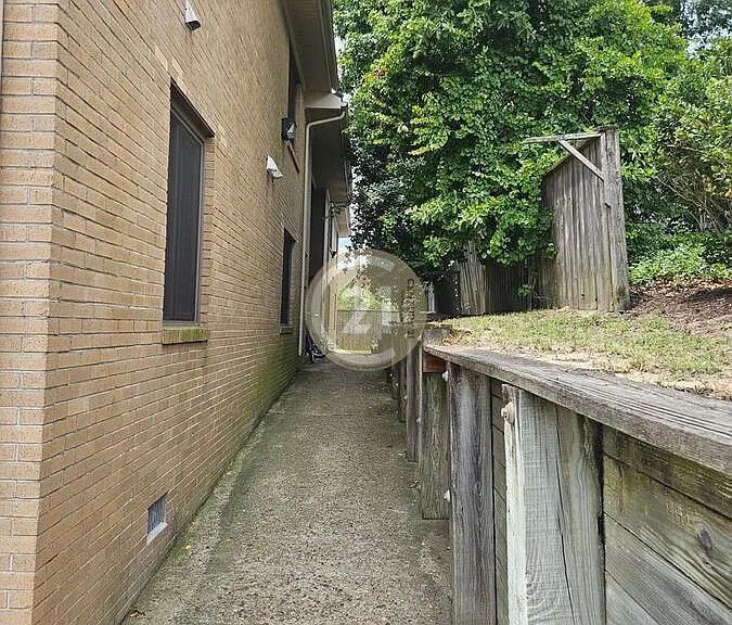 405 32nd St #103 — Photo 3