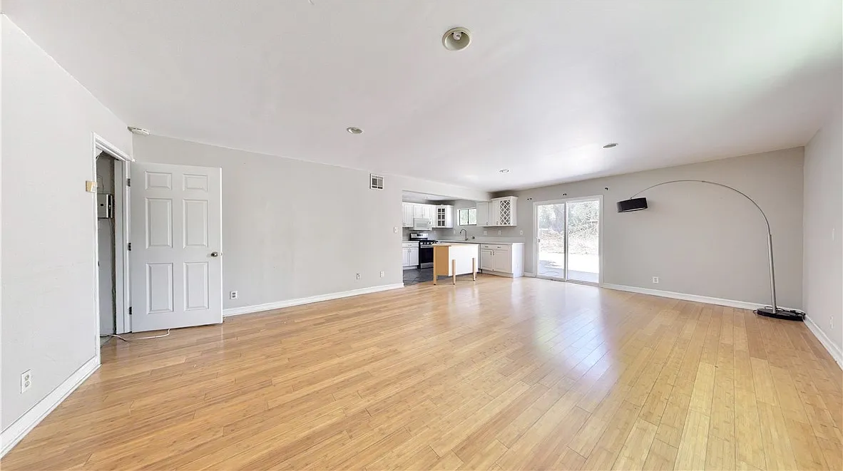 6 bed, 4291 sqft, $6,500 — Photo 3