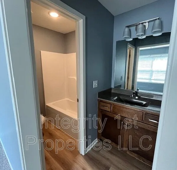 6323 NE 44th St — Photo 11