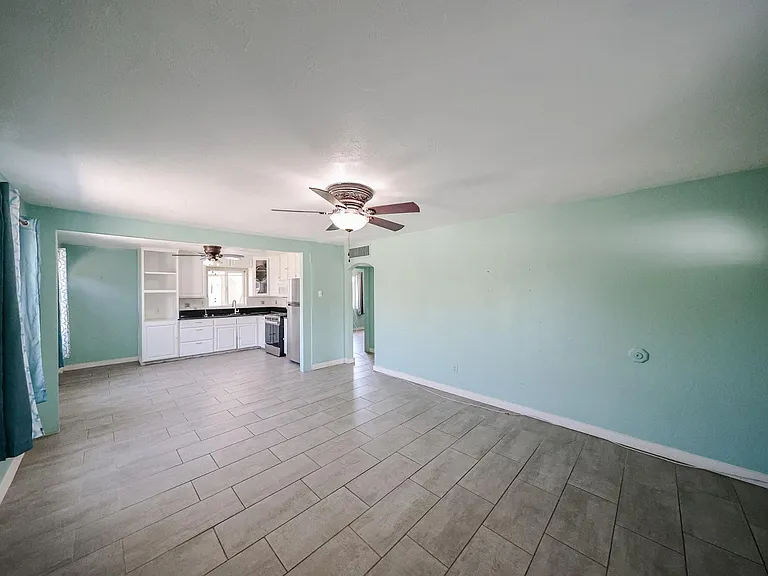 2217 E Harvard St — Photo 28