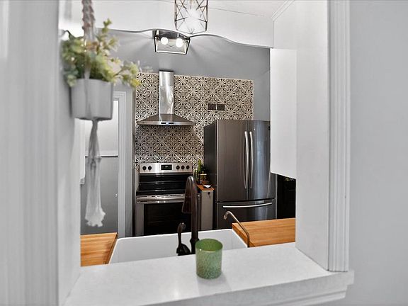 5th image of 307 Union Street