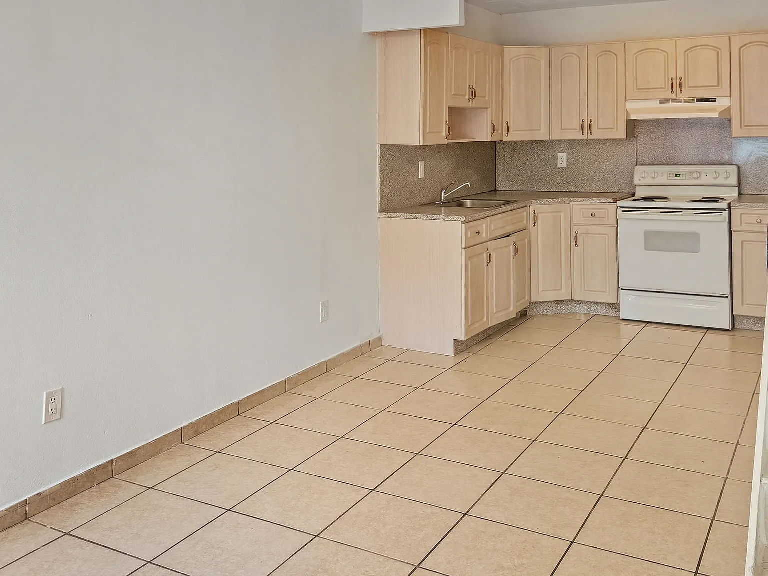 1 bed, 800 sqft, $1,700 — Photo 2