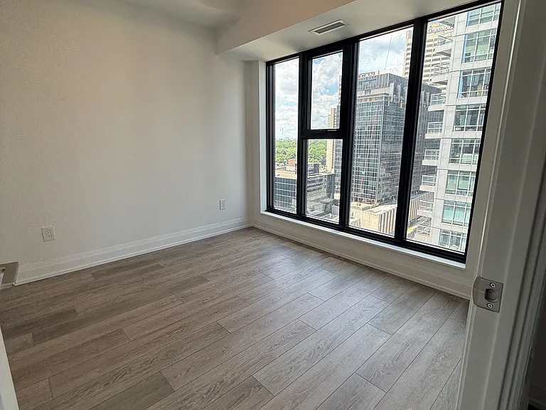 20 Soudan Ave #1208 — Photo 12