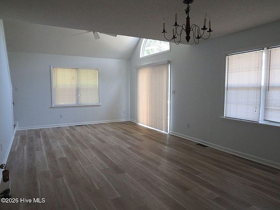 2nd image of 208 Stroud St