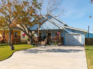 1407 S Young St, Rockport, TX 78382