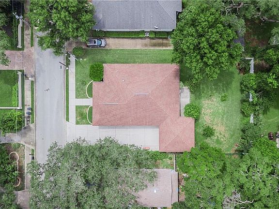 3rd image of 814 Virginia Ave