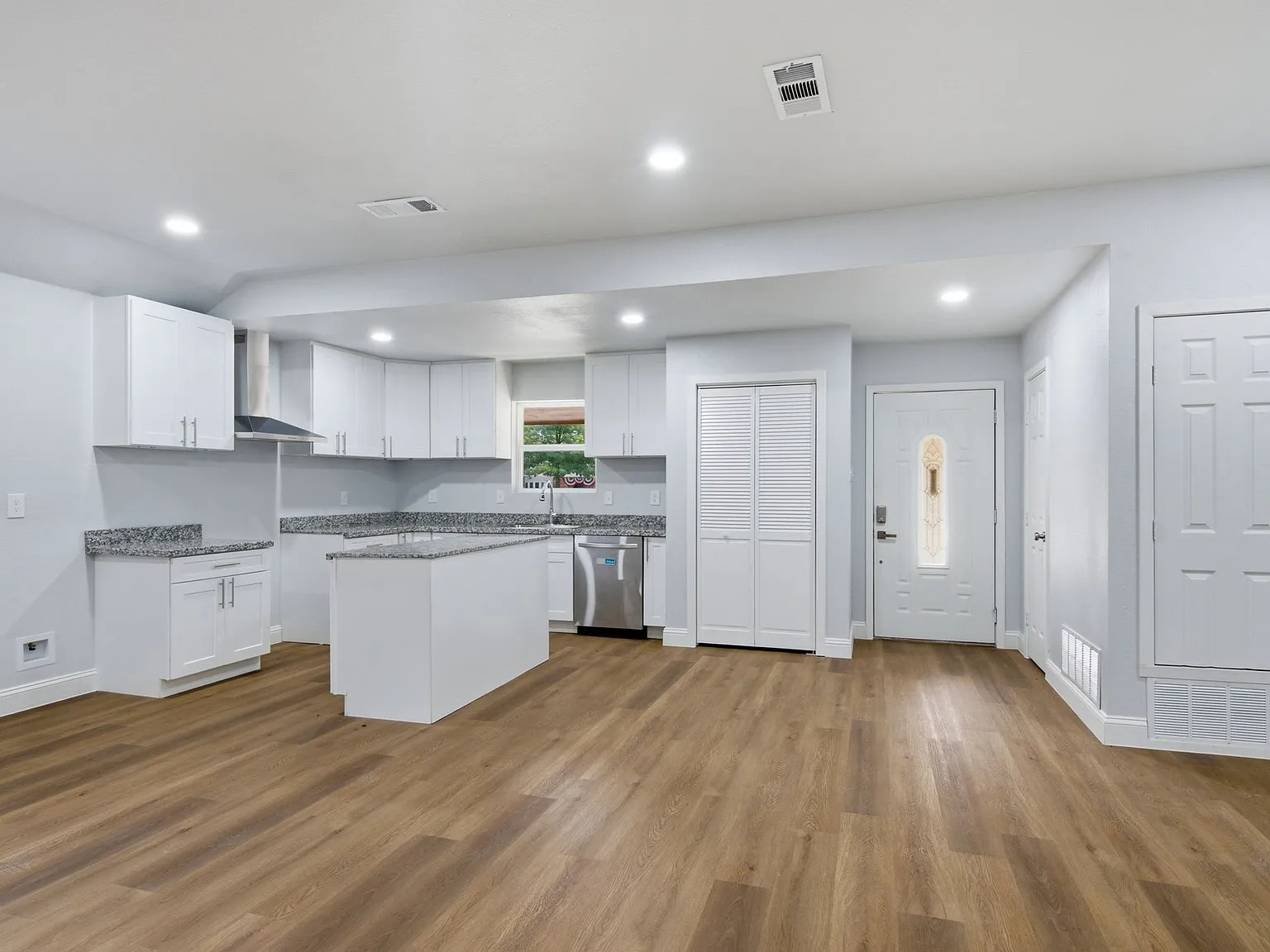 3 bed, 1795 sqft, $2,525 — Photo 4