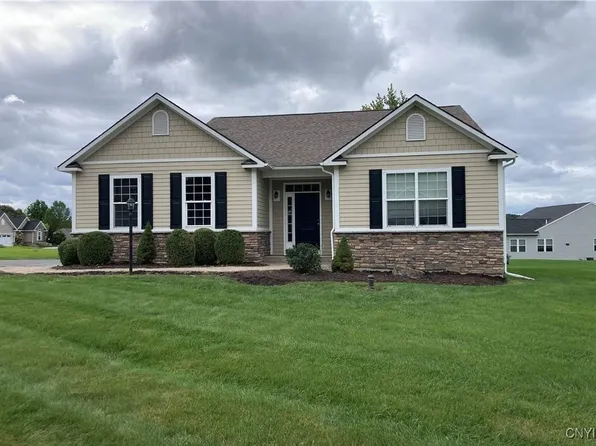 165 Shaker Hts, Camillus, NY 13031