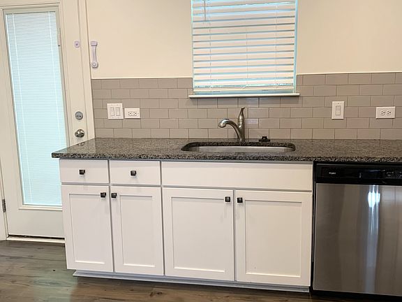 5th image of 215 Banbury Ln Unit 29