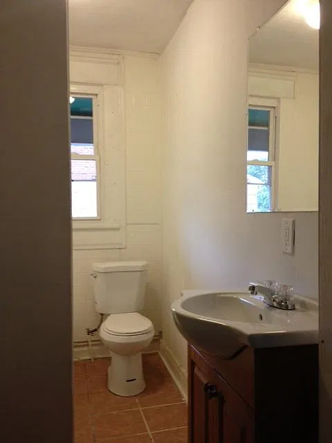 832 West 27th St — Photo 2