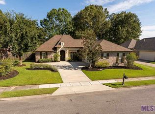 8727 Grand View Dr, Baton Rouge, LA 70809