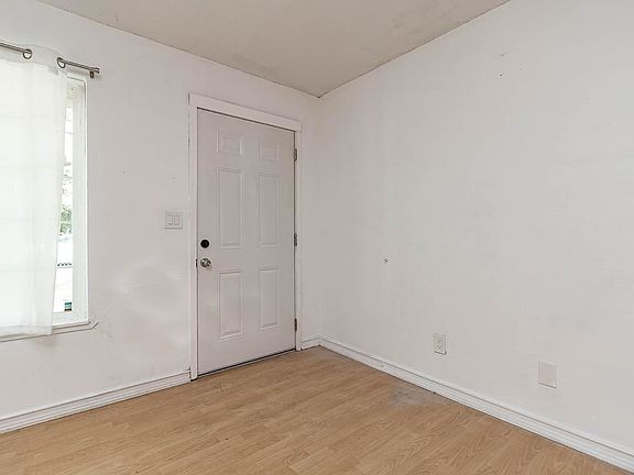 4th image of 1005 Cannes Ave