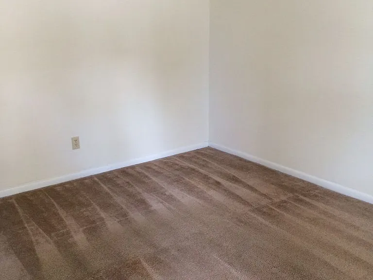 Chimney Creek Apartments — Photo 48