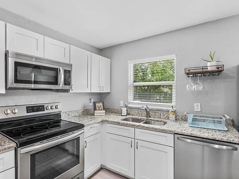 2813 Durham St — Photo 12