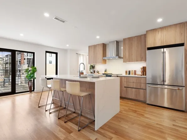 6 Gen Devine Way #1, Boston, MA 02127