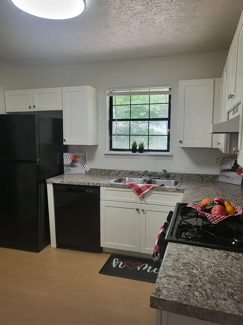 Desirable Home in Decatur - In a Culdesac - Quiet Neighborhood — Photo 4