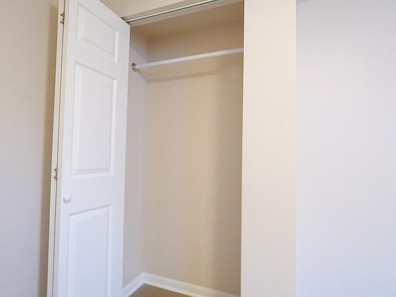 5th image of 2323 W Grenshaw St #1