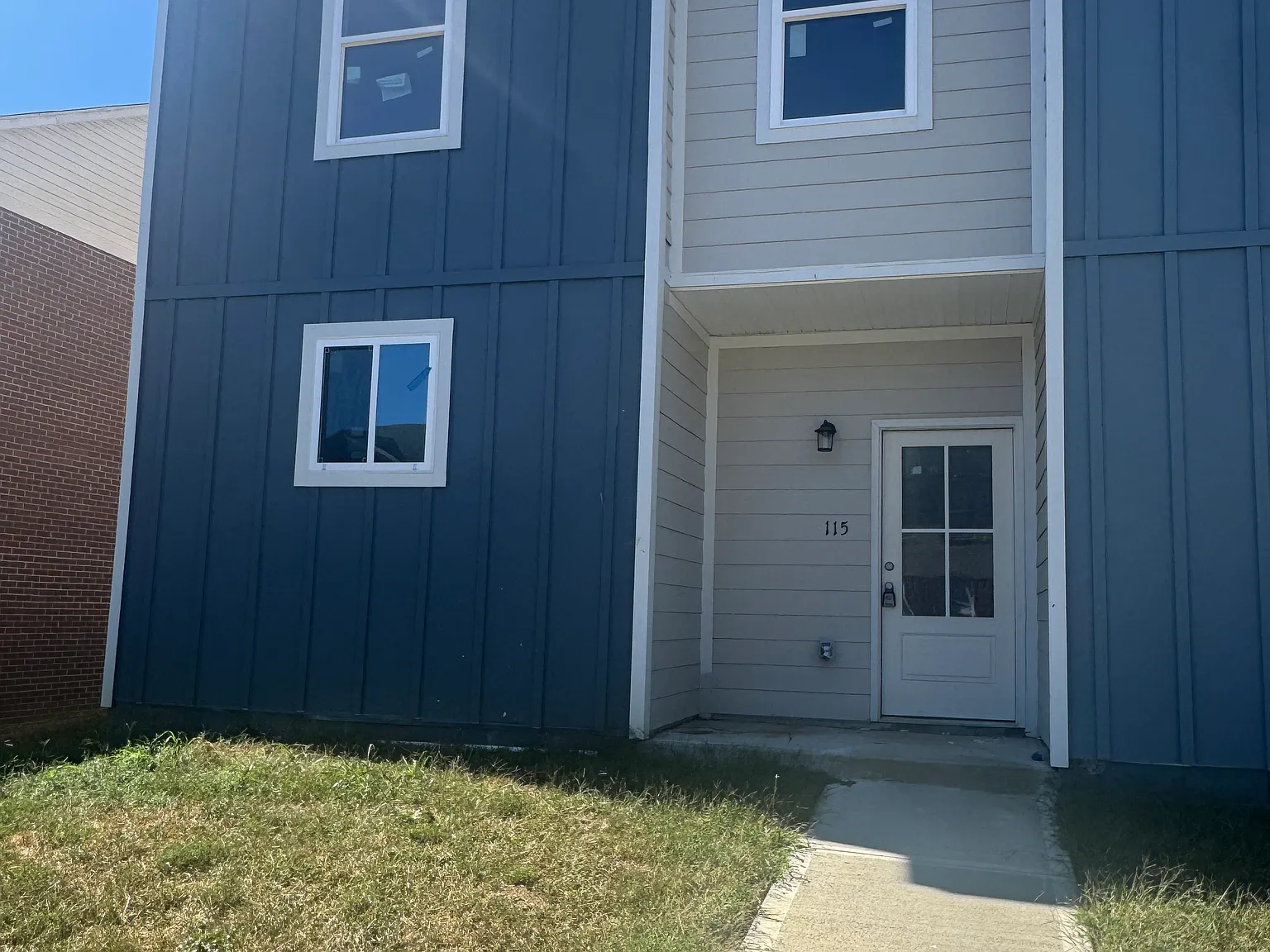 3 bed, 2.5 bath, 1800 sqft, $1,795 — Photo 1