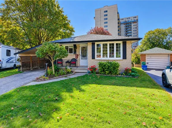 73 Belton Dr, Kitchener, ON N2M 2B7