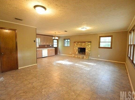 4th image of 118 SE Foothill Dr #B