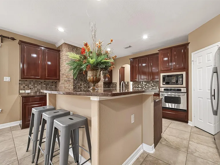 21103 Falcon Creek Ct — Photo 14