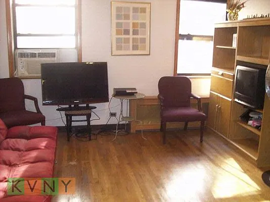 Rented by KVNY Soho | media 44