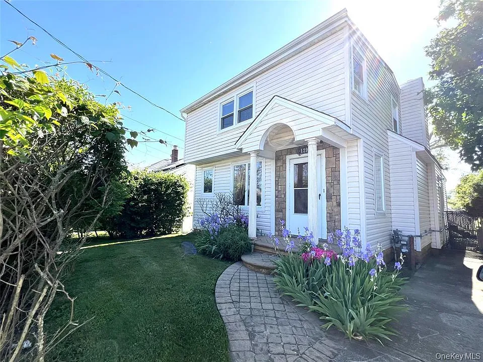 129 Flamingo St