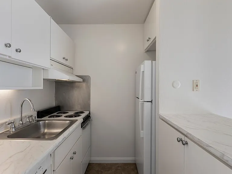3 Admiral Dr #F263 — Photo 10