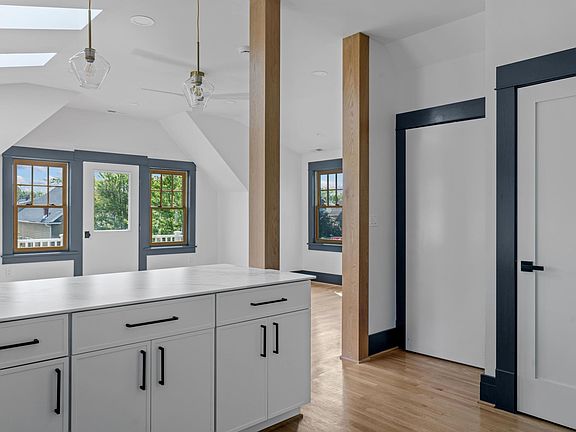 5th image of 1076 Elmwood Ave #3