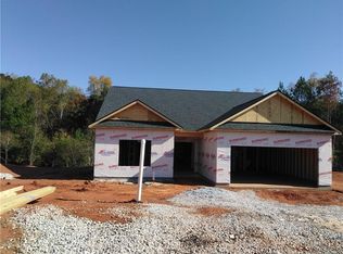 685 Skyview Dr, Commerce, GA 30529