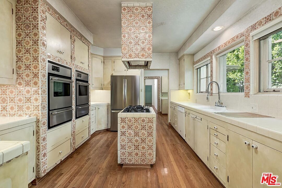 carousel photo #9 (MLS)