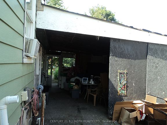 5th image of 137 Dufferin St