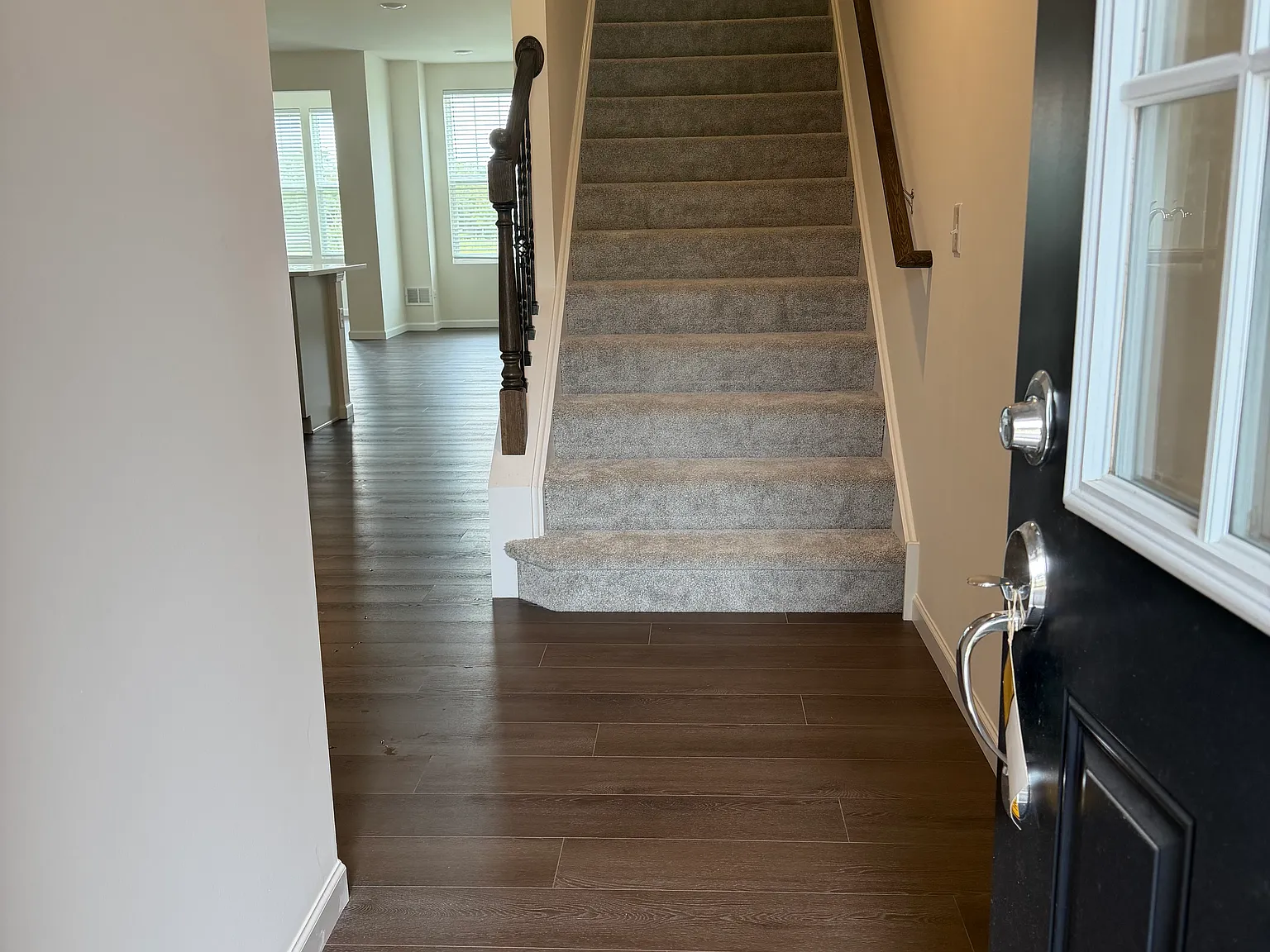 3 bed, 2.5 bath, 1990 sqft, $3,200 — Photo 3