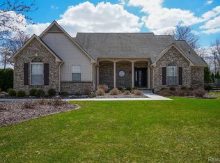 2385 Huntington Dr, Lake Orion, MI