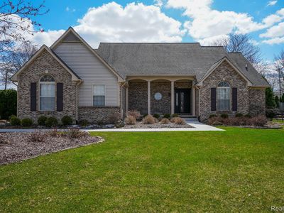 2385 Huntington Dr, Lake Orion, MI, 48360