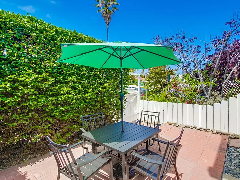 Two bedroom 1.5 bathroom beautifully upgraded with in unit laundry at the beach. Open House July 12 — Photo 22